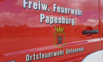 Papenburg – Mülltonne, Carport und zwei Pkw in Dechant-Wallenhorst-Straße in Brand geraten