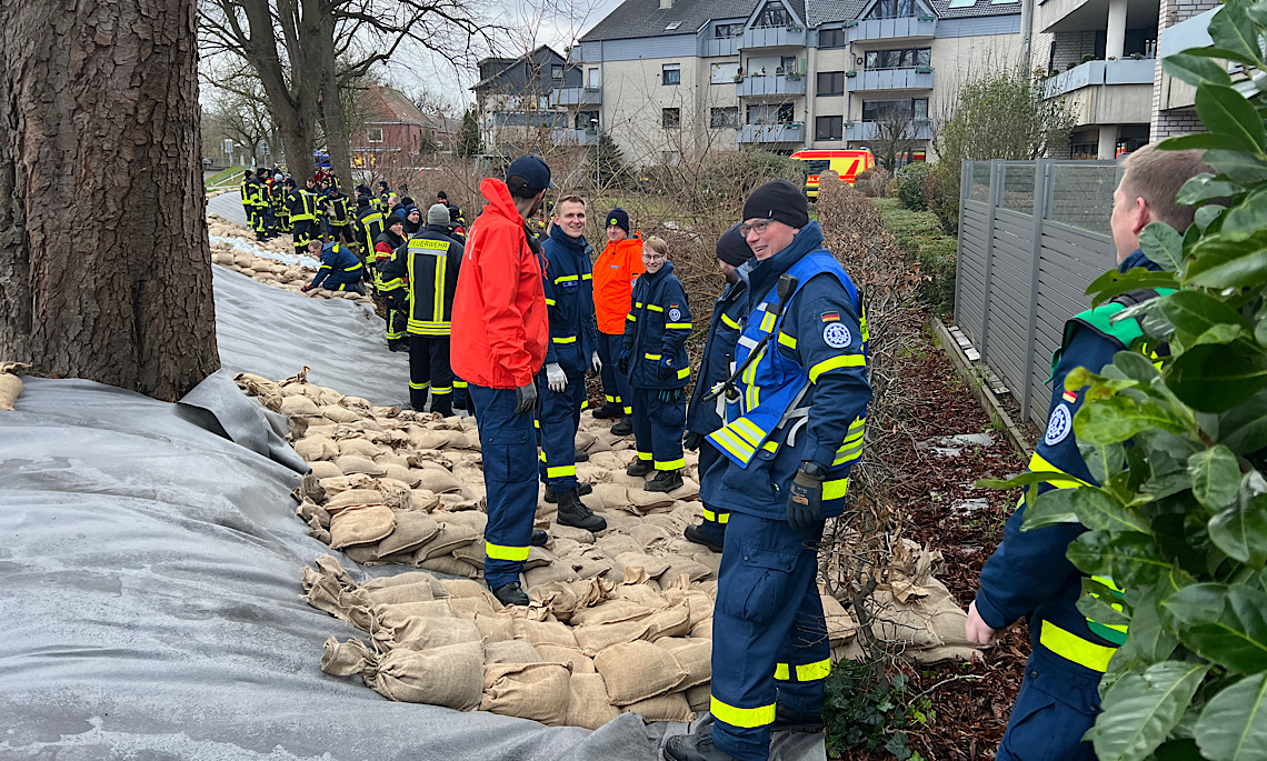 Hochwasserlage in Meppen: Deichsicherungen Dalumer Straße und Esterfeld