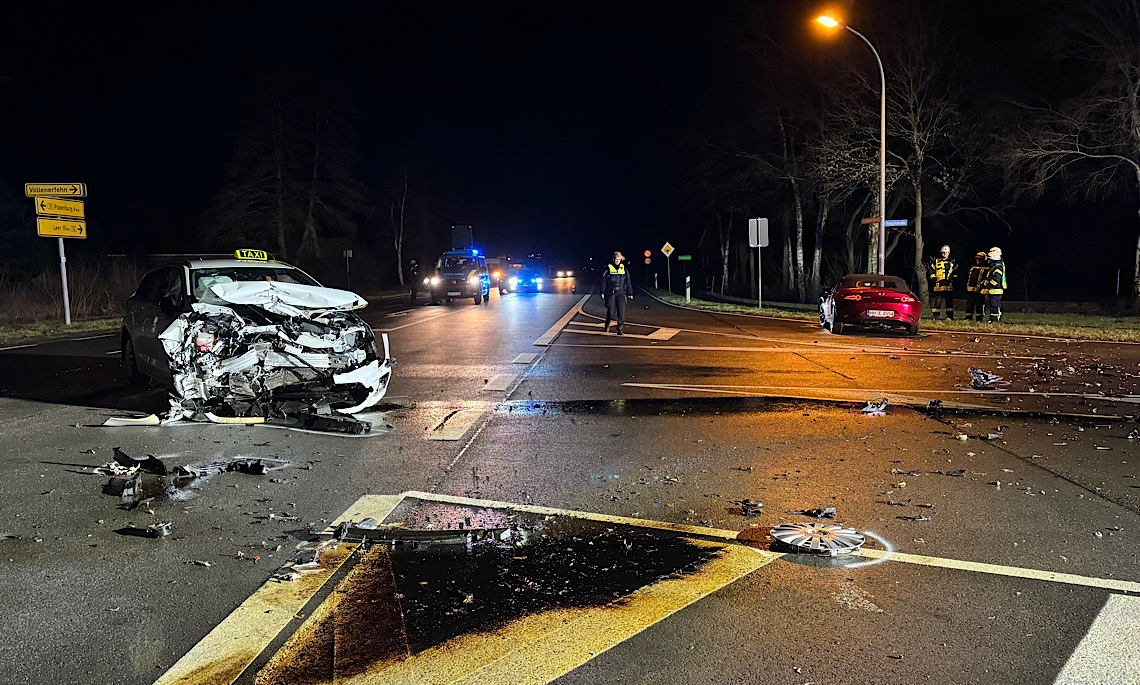 Völlenerfehn – Frontalkollision auf B70