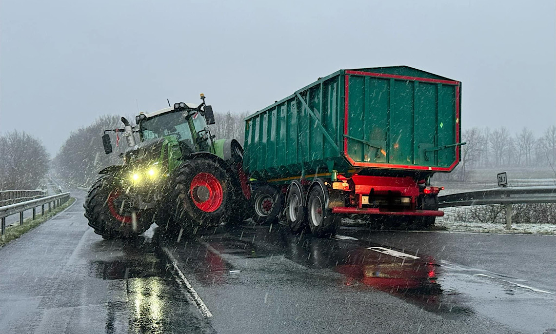 Meppen – Treckergespann verunfallt auf Süd-Nord-Straße