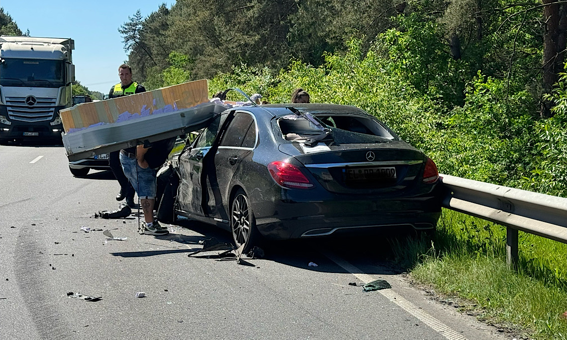 Lathen – Zwei Pkw kollidieren auf B70 mit Lkw