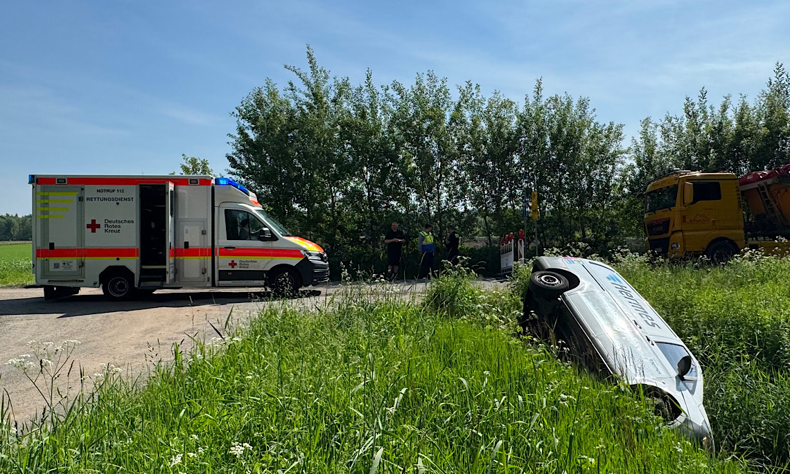 Geeste – Fahrerin von Paketdienst landet im Graben