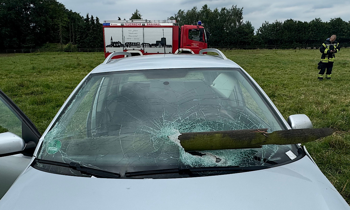 Geeste – Pkw durchbricht Zaun an Klosterholter Straße