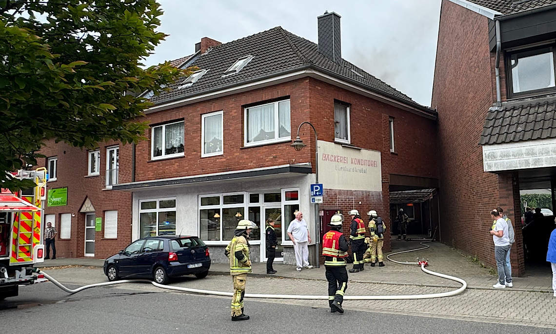 Meppen – Feuerwehr löscht Brand in Bäckerei