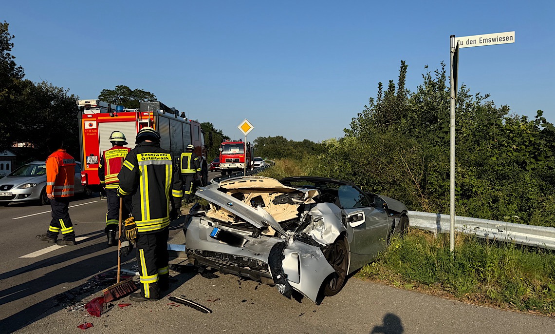 Geeste – Feuerwehrfahrzeug kollidiert mit Pkw