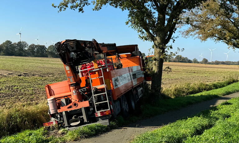 B402 – Lkw-Fahrer kommt zwischen Wettrup und Haselünne von Fahrbahn ab