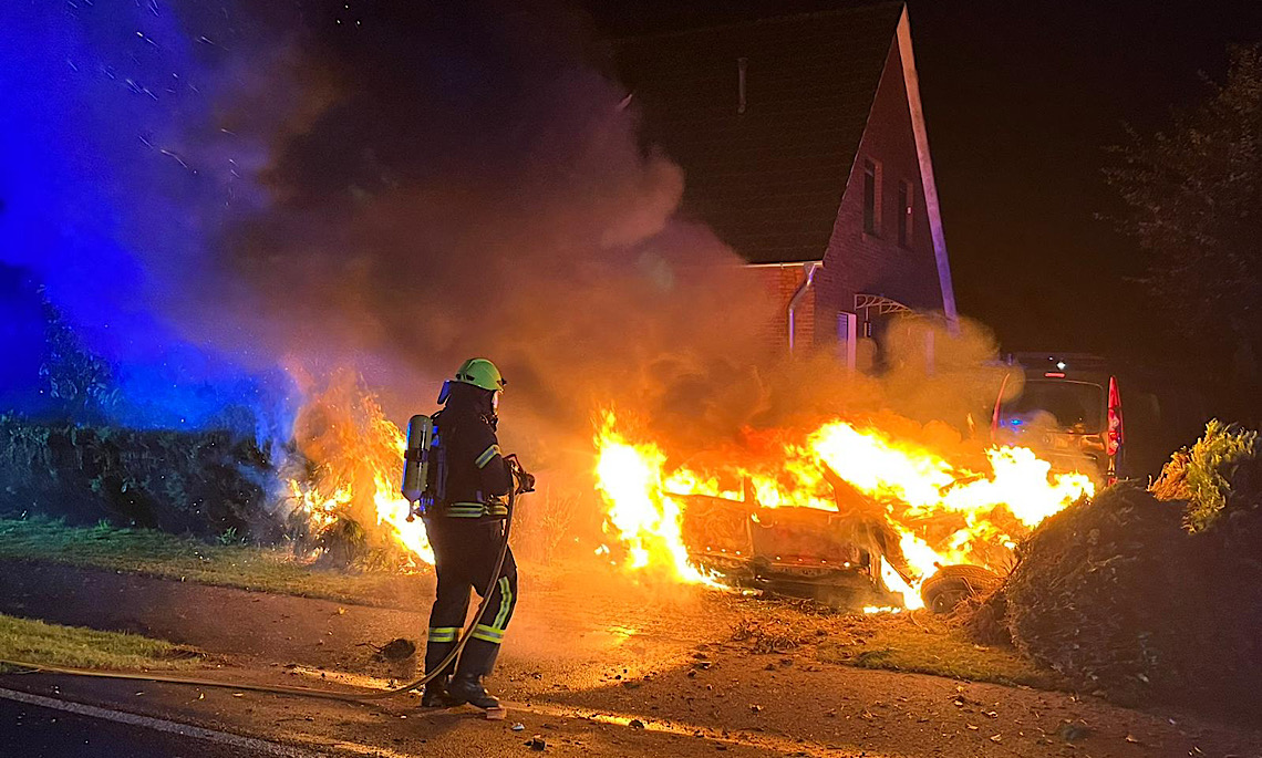 Schöninghsdorf – Pkw prallt gegen Hauswand – Fahrer alkoholisiert