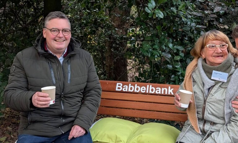 „Babbelbank“ in Nordhorn eingeweiht