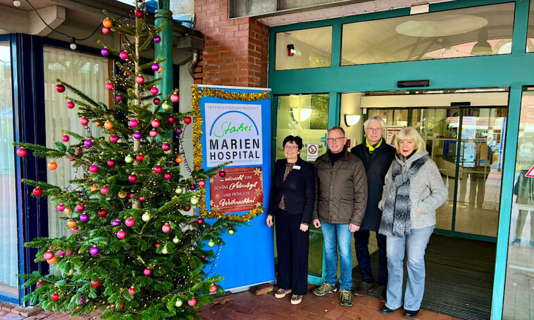 Weihnachtsstimmung am Marien Hospital – Festlich geschmückter Tannenbaum als Zeichen der Wertschätzung