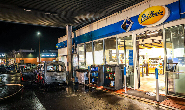 Haren – Auto steht an Tankstelle lichterloh in Flammen