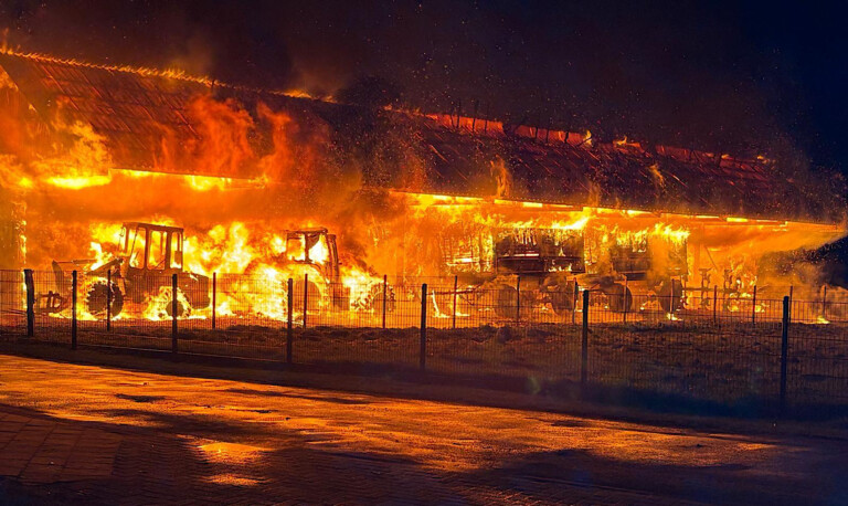 Werlte – Landwirtschaftliche Lagerhalle in Brand geraten