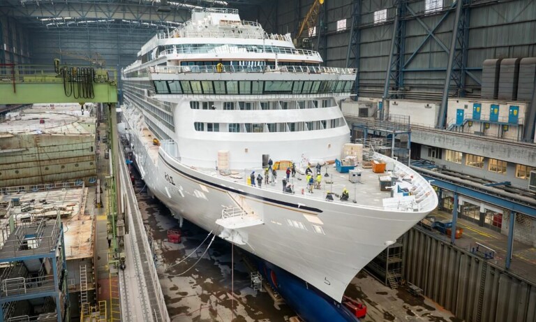 ASUKA III verlässt Baudock der MEYER WERFT 