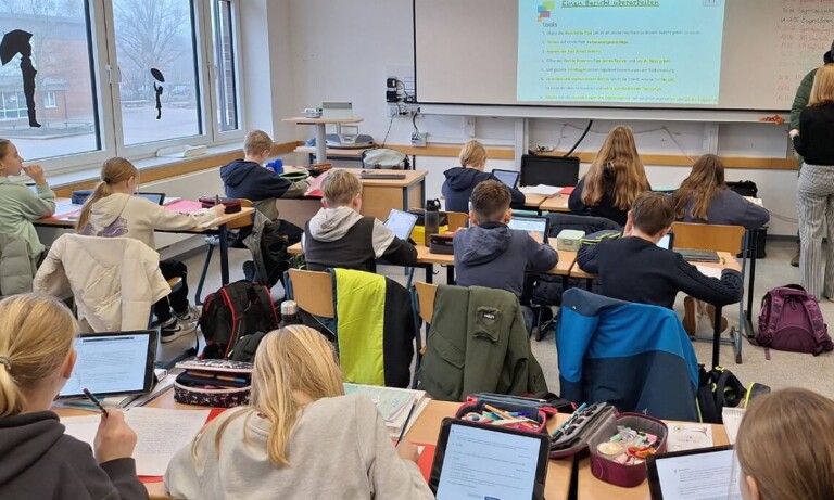 DigitalPakt Schule im Gymnasium Dörpen umgesetzt – Besuch von Landrat Burgdorf