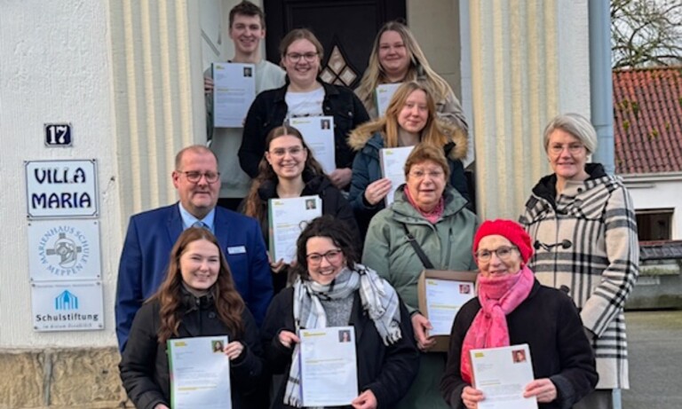 Übergabe der Unterschriften Briefmarathon 2024 von Meppener Schulen