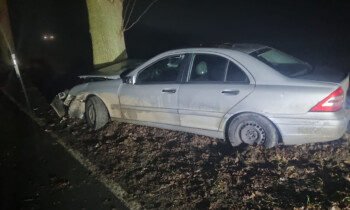 Meppen – Pkw prallt auf Bokeloher Kirchweg gegen Baum