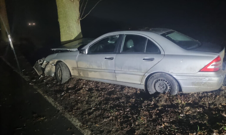 Meppen – Pkw prallt auf Bokeloher Kirchweg gegen Baum