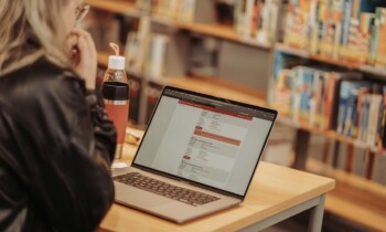 Abends lernen in der Stadtbibliothek Nordhorn